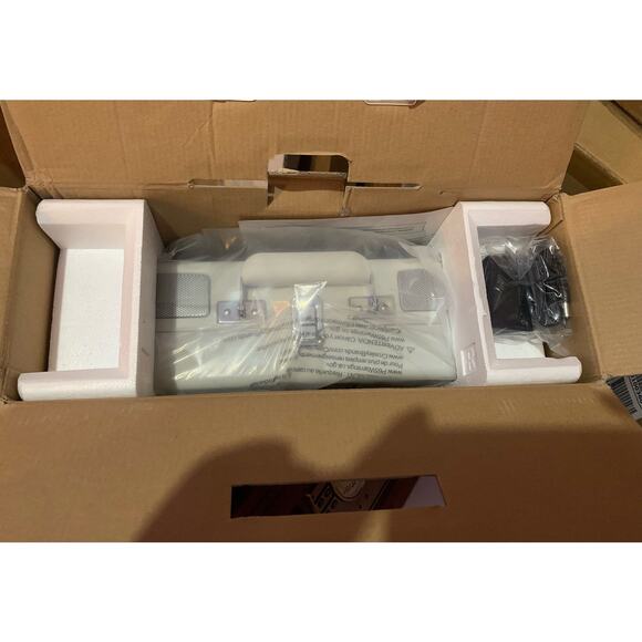 Crosley Cruiser Deluxe Stereo Turntable - White Sand - CR8005D-WS - Picture 4 of 6